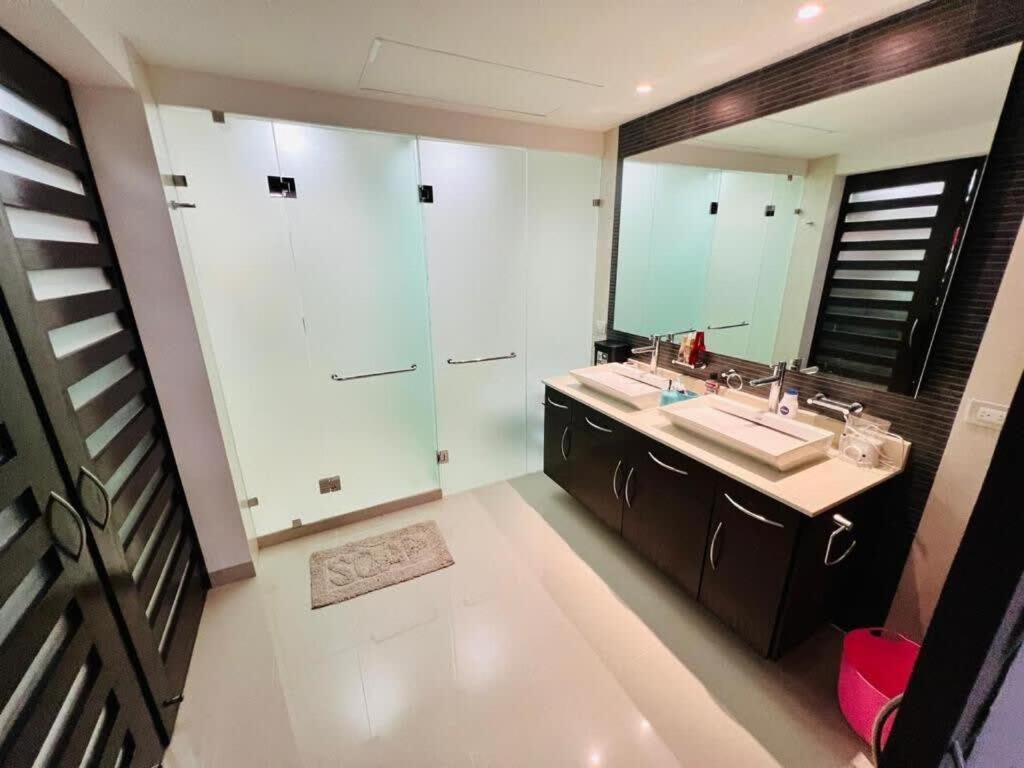 Luxurious Hideaway With Private Access *